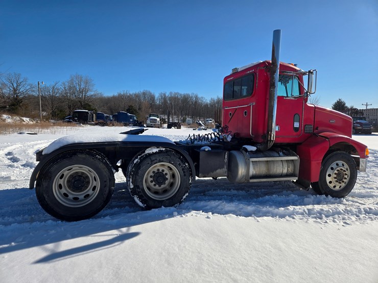 1996-peterbilt-385-image-22