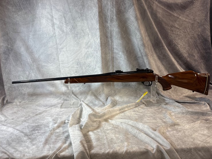 #2763-•-weatherby-mark-v-300-win-mag-bolt-action-rifle,-sn:-h184200-image-2