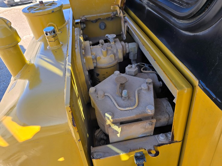 1999-caterpillar-d6r-xl-image-95