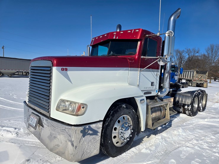 1995-freightliner-fld120-image-2