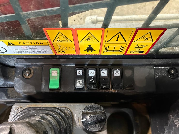 2022-takeuchi-tl8r2-image-25