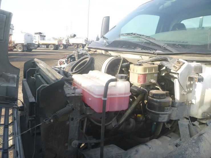 2005-chevrolet-4500-flatbed-truck-image-15