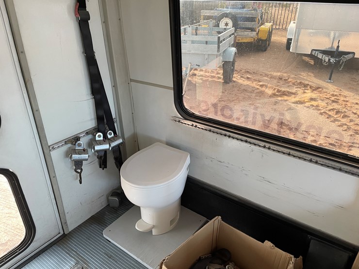 2009-ford-e350-image-23