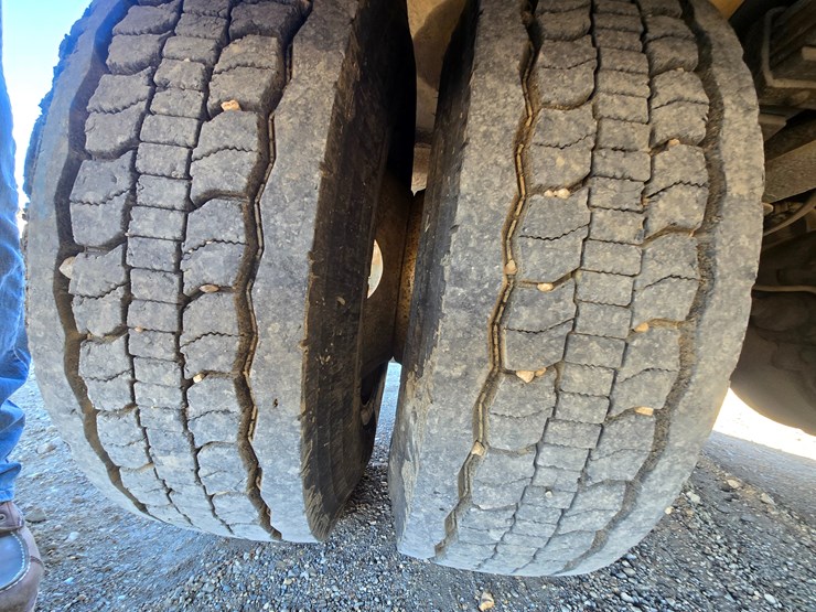 1996-freightliner-fl70-image-74