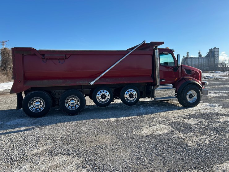 2015-peterbilt-567-image-27