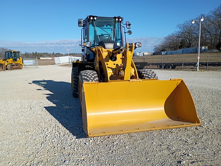 2023-caterpillar-910-image-13