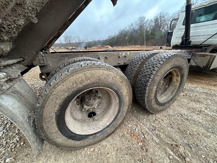 2001-mack-rd688s-image-69