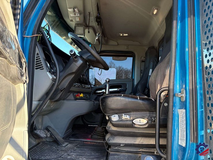 2020-kenworth-t880-image-54