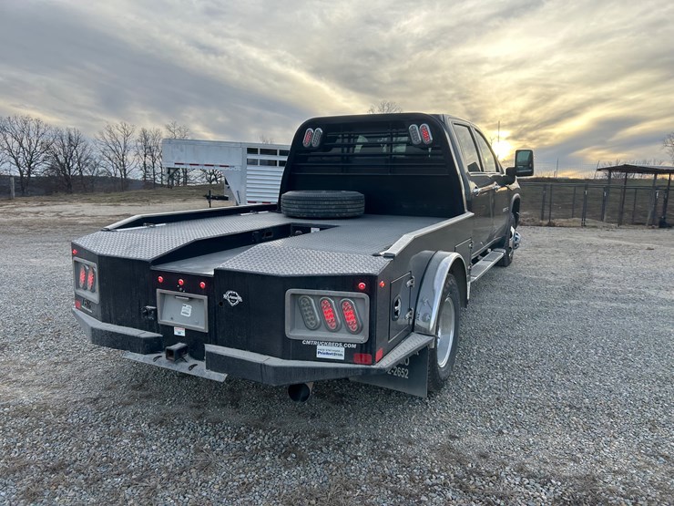 2021-chevrolet-silverado-3500-image-14