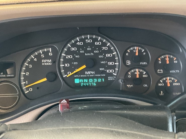 2001-chevrolet-suburban-image-17