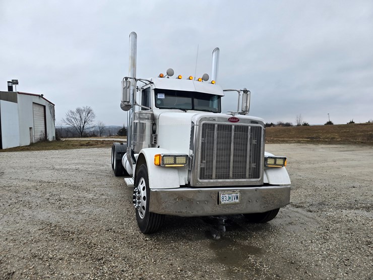 2007-peterbilt-379-image-35