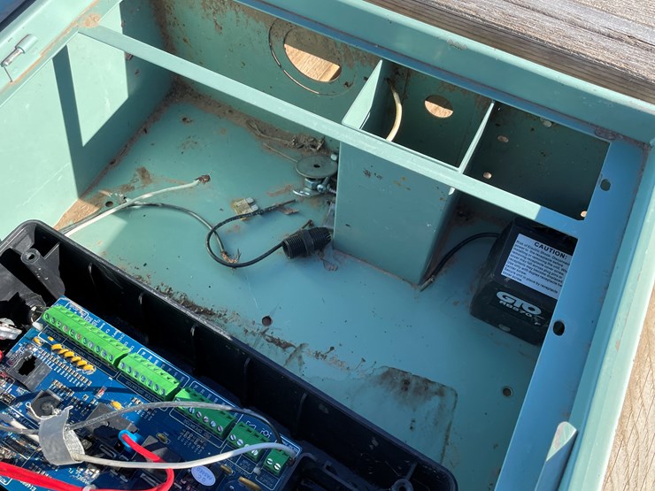 #3127-•-electrical-box-image-15