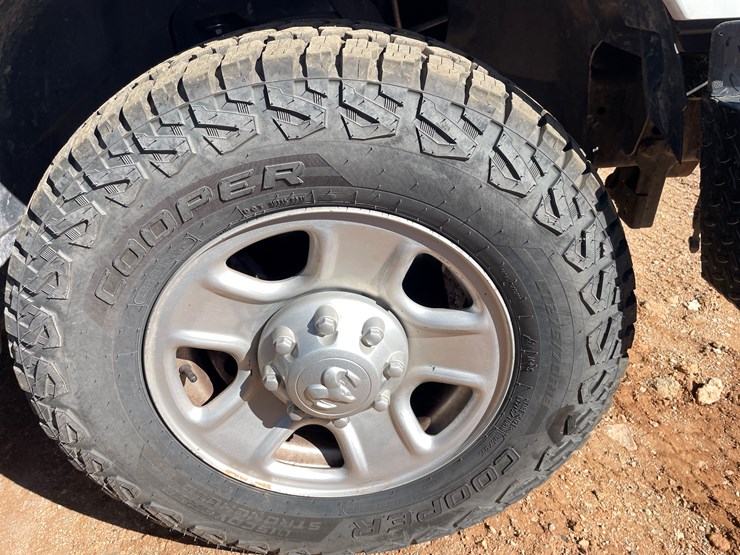 2016-dodge-2500-image-23