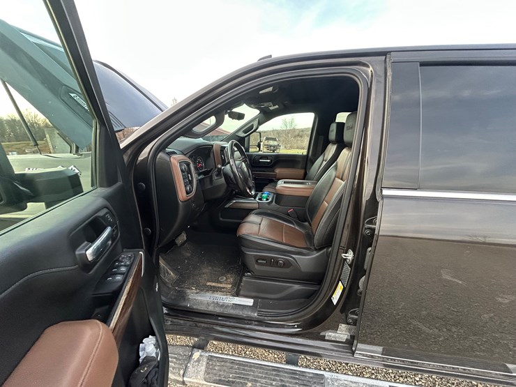 2021-chevrolet-silverado-3500-image-36