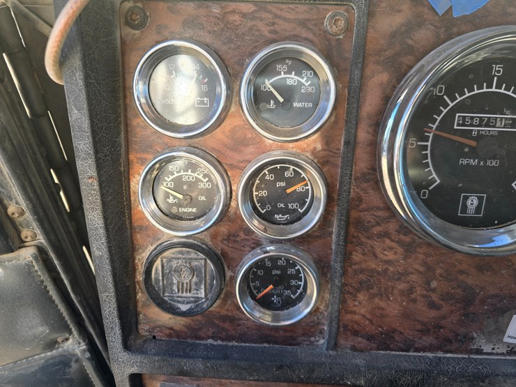 1999-kenworth-t800-image-35