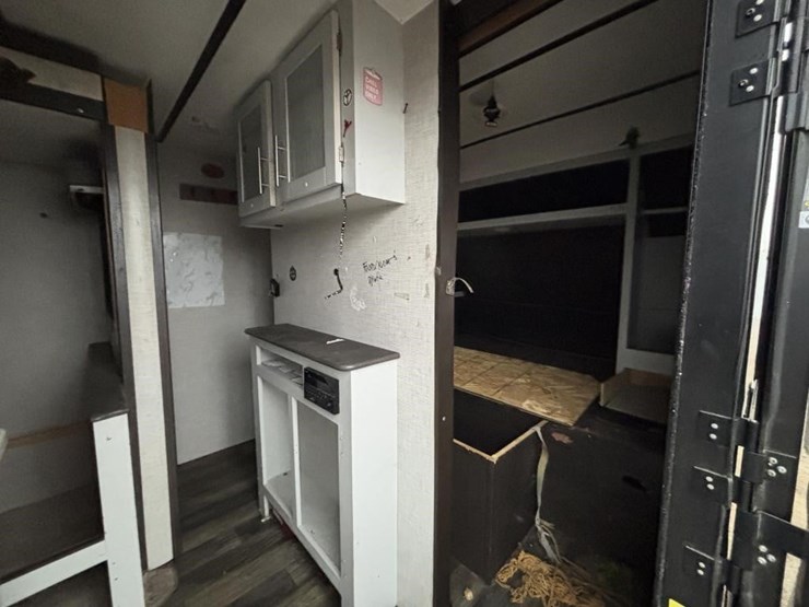 2020-bullet-bl243bhsw20-travel-trailer-image-25