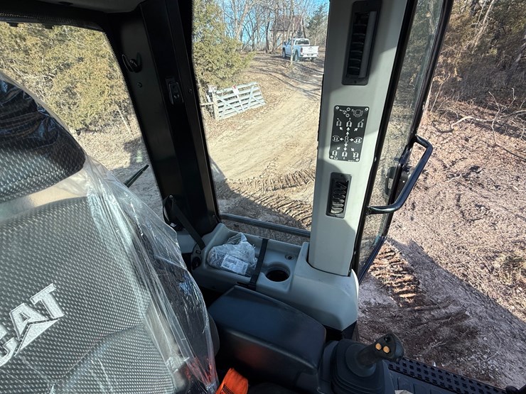 2023-caterpillar-953-image-55