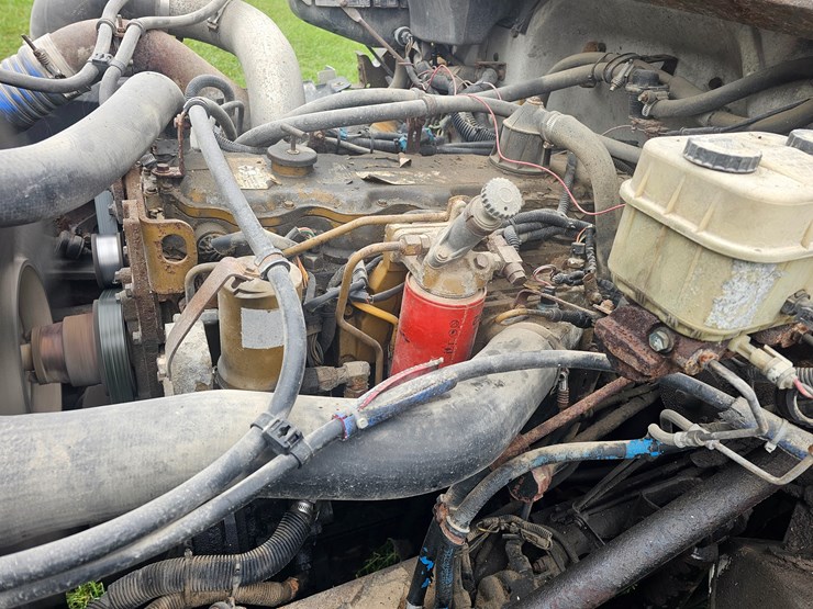 2000-freightliner-fl60-image-28