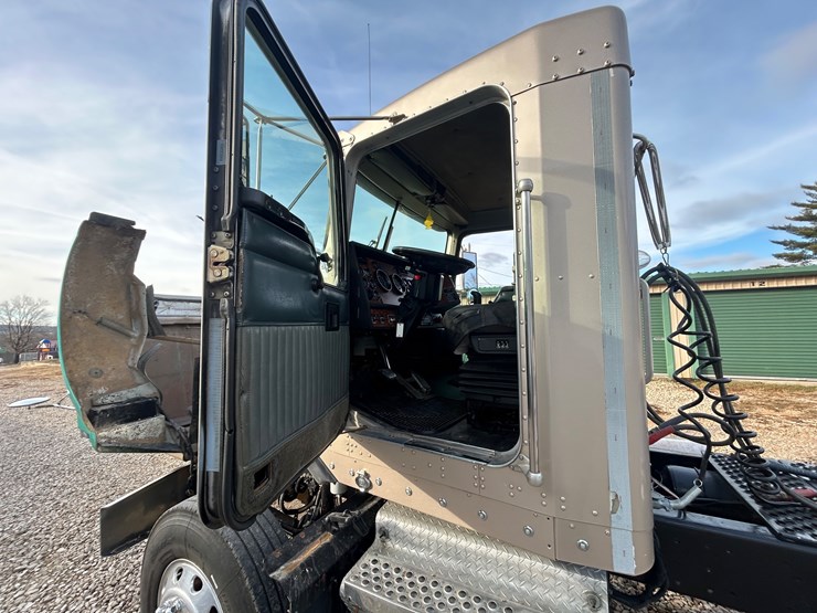 2001-kenworth-t800-image-85