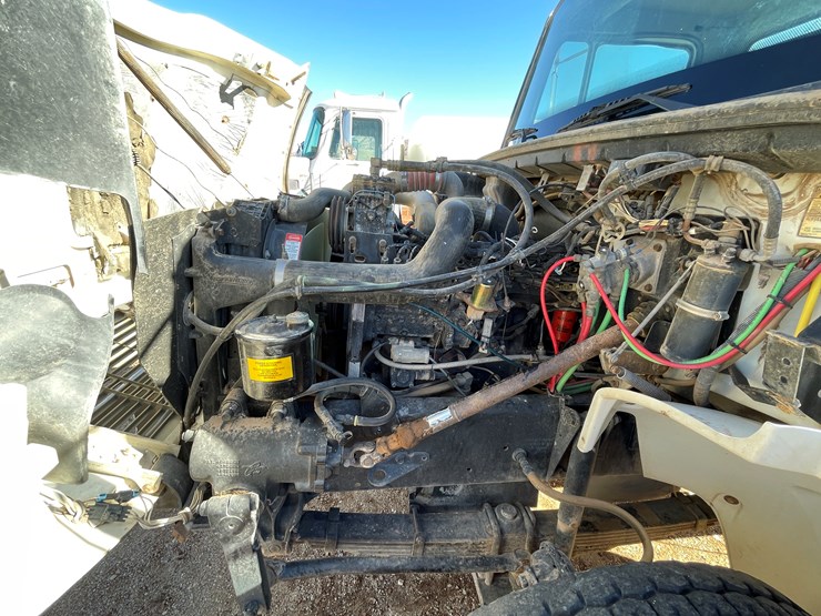 1996-freightliner-fl80-image-14