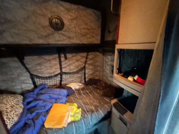 2015-freightliner-cascadia-125-image-81