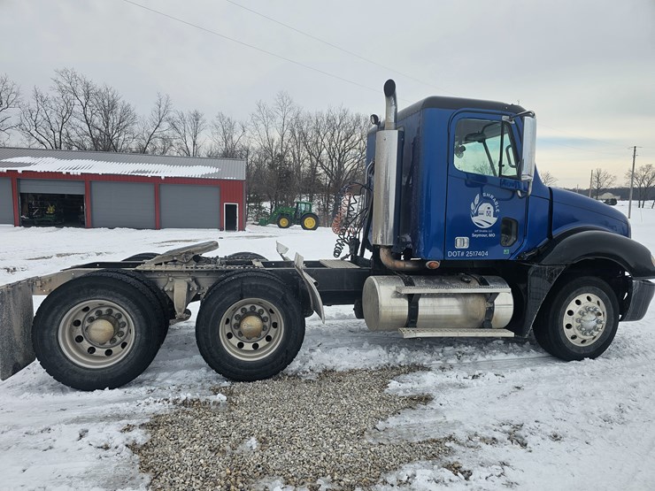 2007-freightliner-columbia-120-image-20