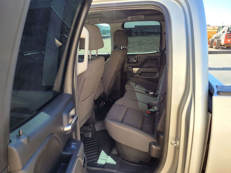 2019-chevrolet-silverado-1500-lt-image-10