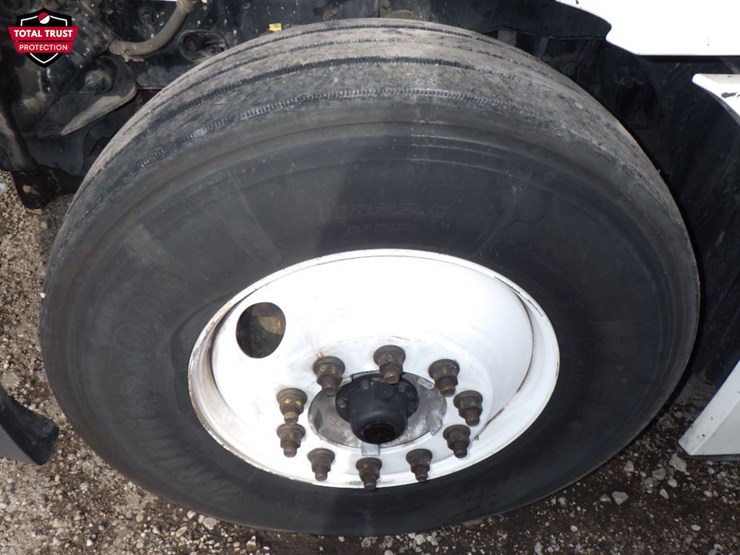 2020-freightliner-cascadia-126-image-23