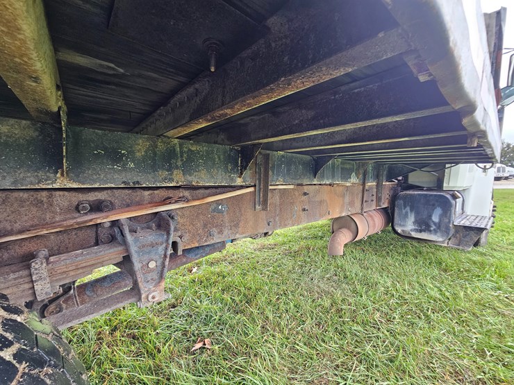 2000-freightliner-fl60-image-72