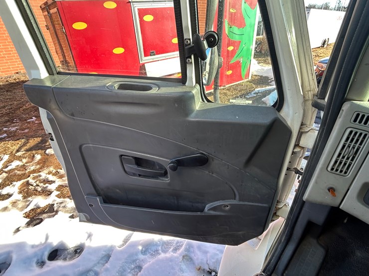 2013-international-durastar-4300-image-67