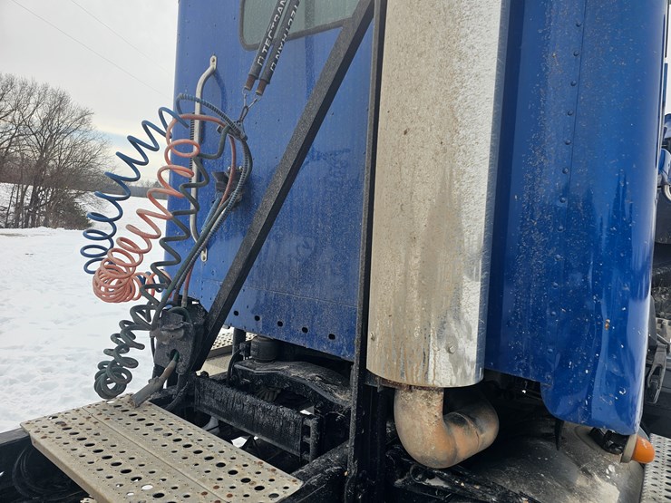 2007-freightliner-columbia-120-image-89