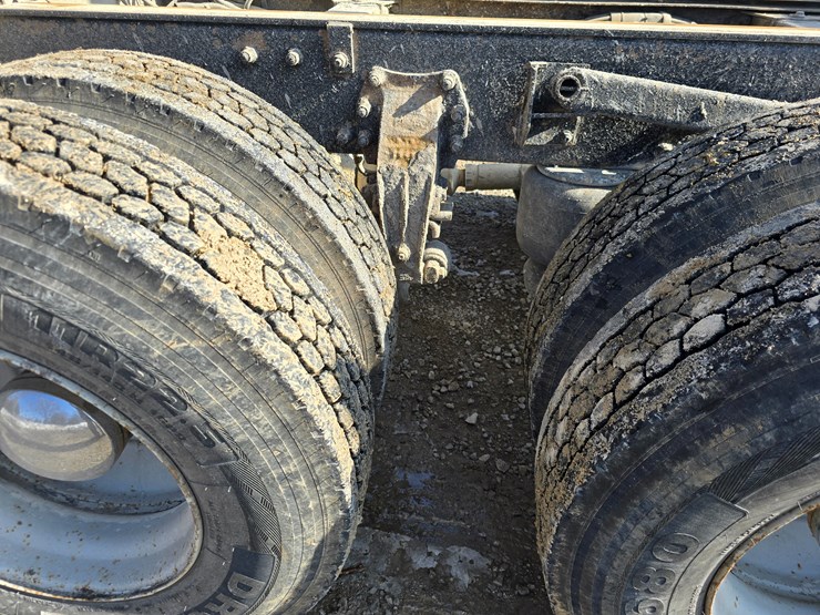 1999-peterbilt-330-image-57