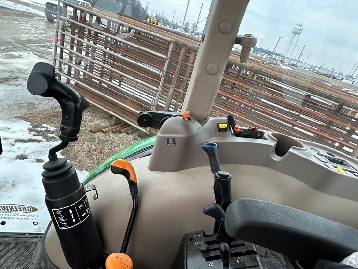 2019-john-deere-5075e-image-9