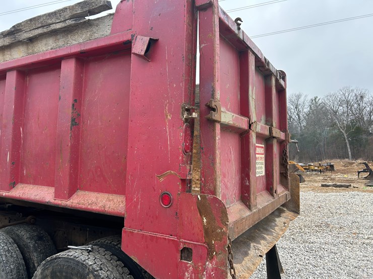 1988-peterbilt-357-image-43