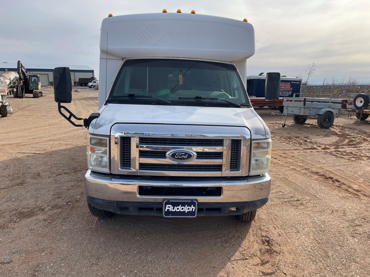 2009-ford-e350-image-2