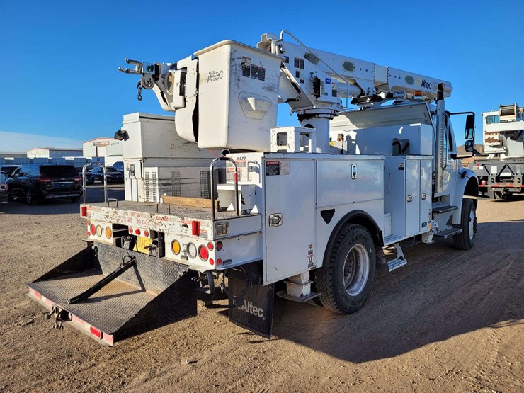 2014-freightliner-m2-106-image-6