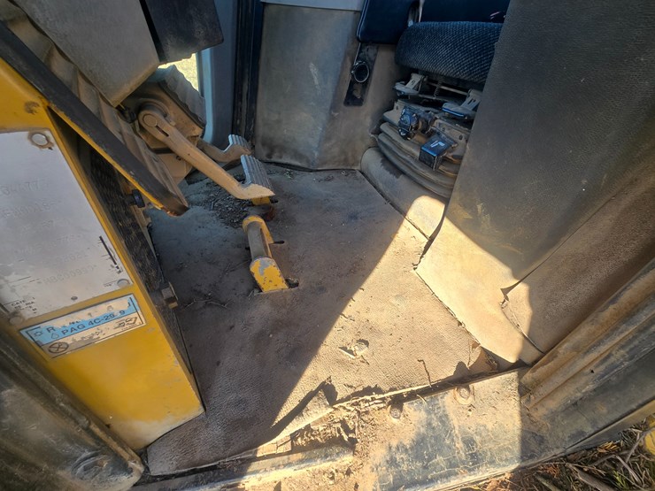 2002-caterpillar-d6r-image-36