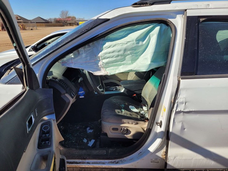 2014-ford-explorer-image-15