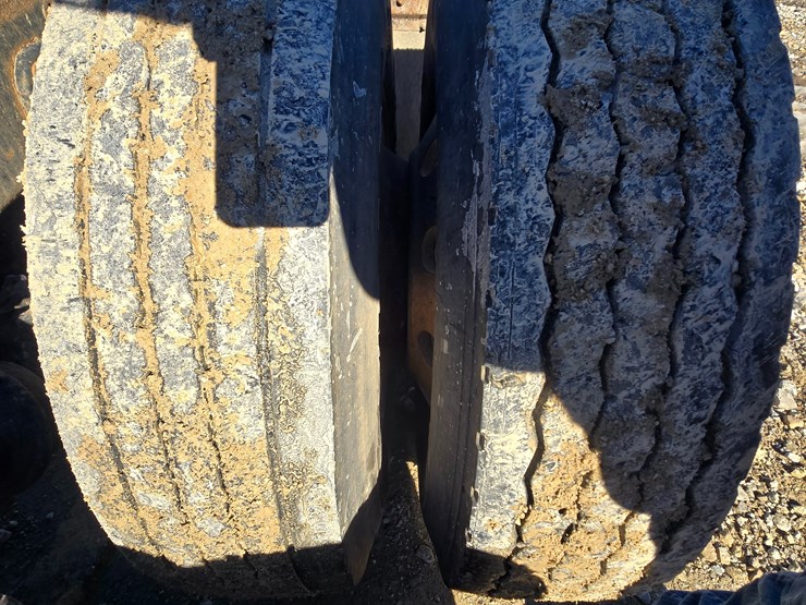 2002-freightliner-columbia-120-image-76