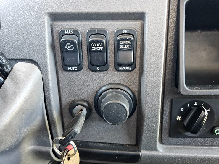 2012-peterbilt-382-image-88