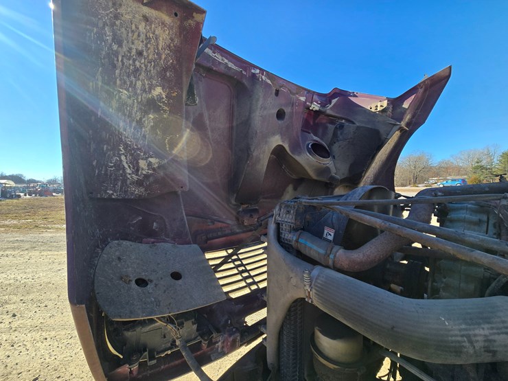 2002-freightliner-columbia-120-image-40