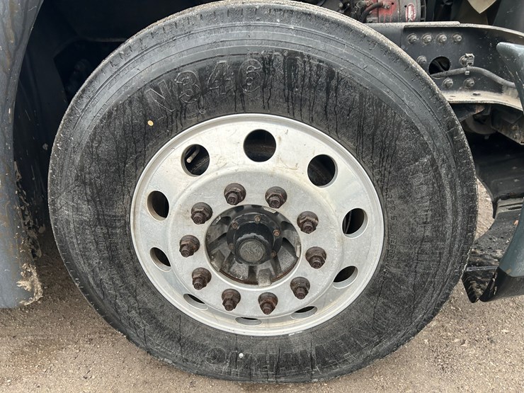 2015-freightliner-cascadia-125-image-48