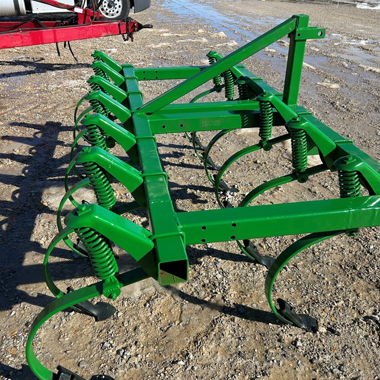 #37273 • John Deere 13-point Field Cultivator