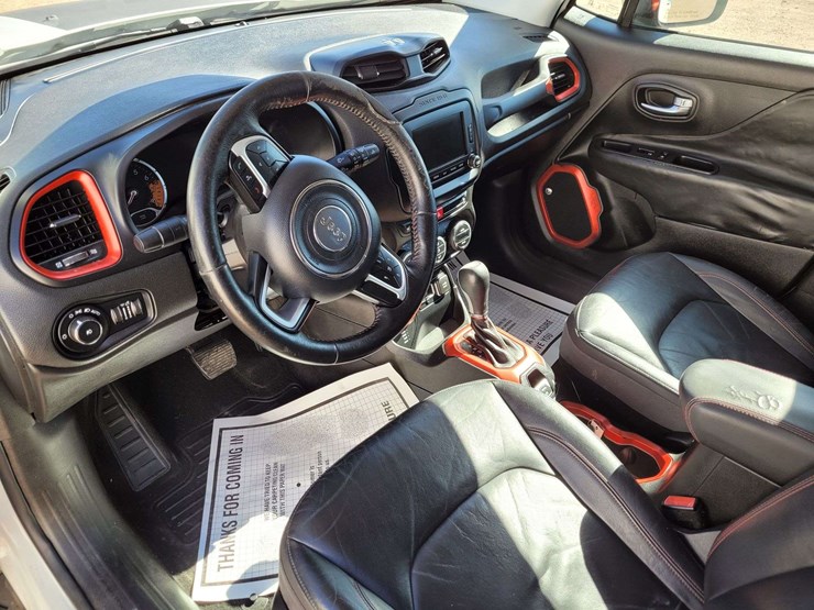 2016-jeep-renegade-trailhawk-image-13