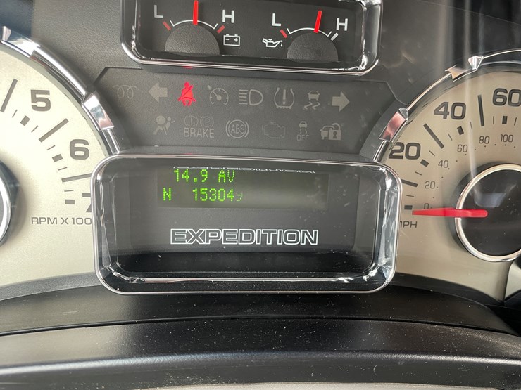2013-ford-expedition-limited-image-11