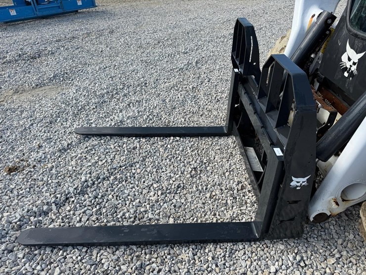 bobcat-48"-heavy-duty-skid-steer-pallet-forks-image-5