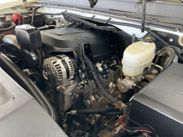 2014-chevrolet-silverado-2500-image-13