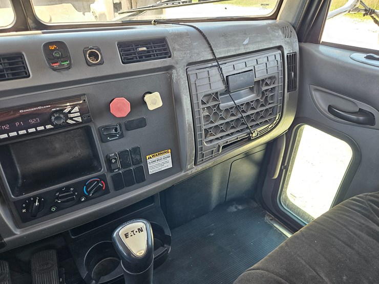 2012-peterbilt-382-image-83
