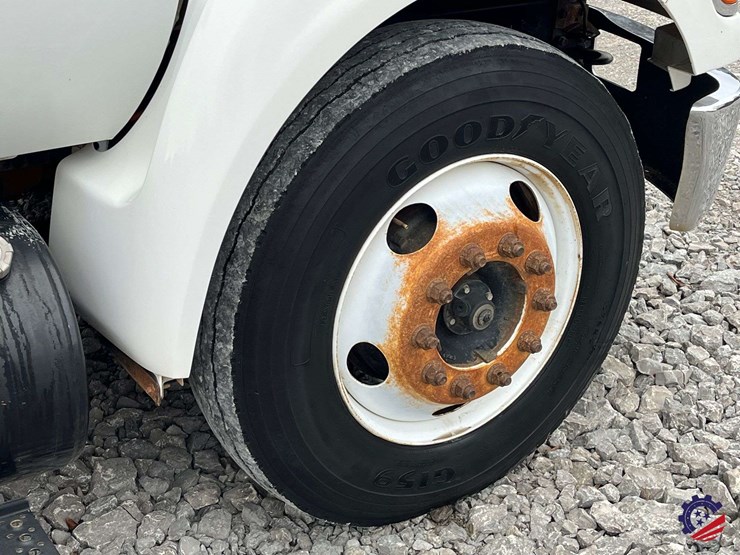 2004-ford-f650-image-10