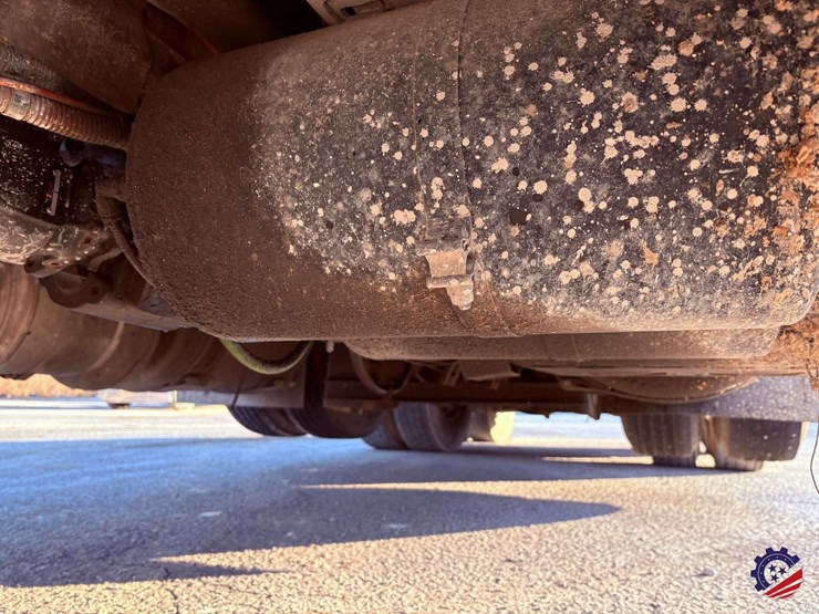 2018-freightliner-sd122-tri-axle-dump-truck-image-45